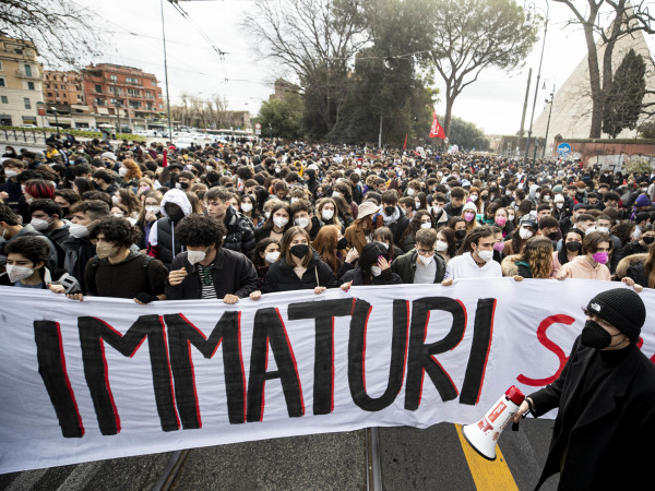 Gli studenti protestano da giorni in varie città d'Italia, tra scioperi e occupazioni degli istituiti scolastici