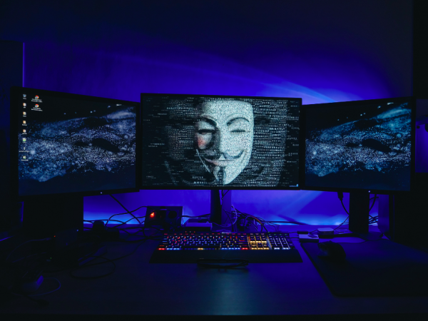 La rete internazionale di hacker più famosa al mondo, Anonymous, ha dichiarato guerra al governo russo