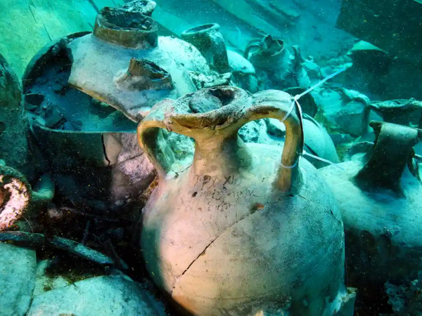 La nave mercantile romana del IV secolo che trasportava centinaia di anfore è nella baia di Maiorca