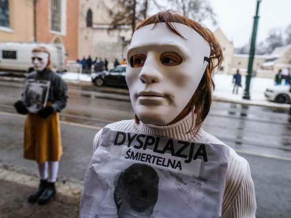 Proteste in Polonia contro la legge sull'aborto.