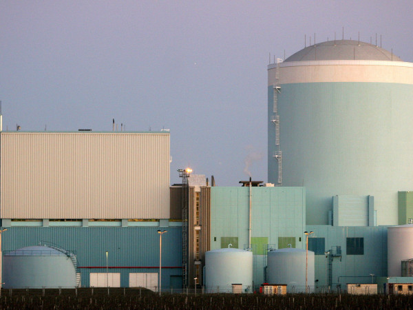 La centrale nucleare di Krsko, in Slovenia, in uno scatto del 12 dicembre 2004. (ANSA / EPA/STRINGER /JI)