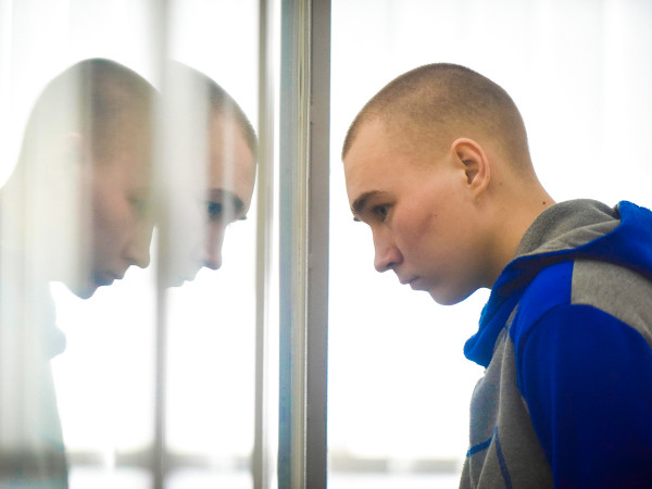 Il soldato russo Vadim Shishimarin, 21 anni: contro di lui il primo processo a Kyiv per crimini di guerra.