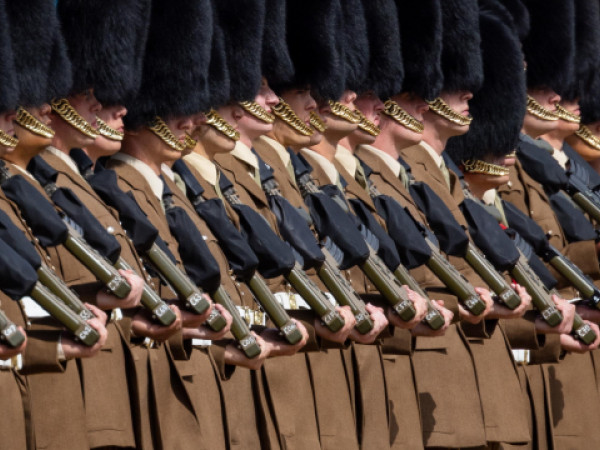 Londra (Regno Unito). Una schiera di 1500 soldati e 250 cavalli partecipa alle prove generali della cerimonia militare Trooping the Colour. L’evento avverrà di fronte al pubblico in occasione del Queen's Birthday Parade del 2 giugno (EPA/TOLGA AKMEN)