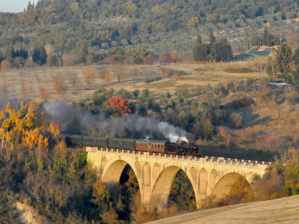La ferrovia turistica della Val D'Orcia, in Toscana.