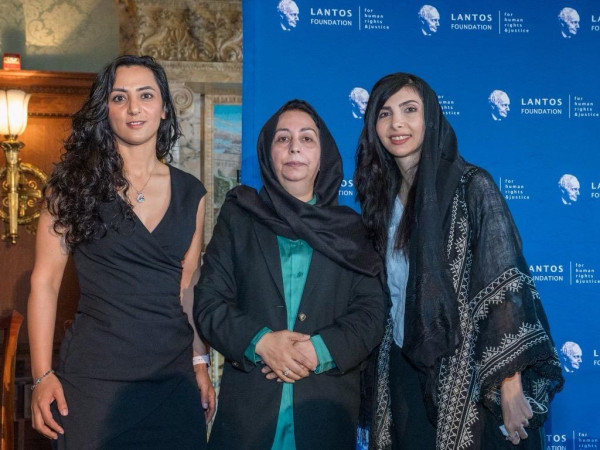 Le vincitrici del Lantos Prize: Fawzia Amini, Roya Mahboob e Khalida Popal.