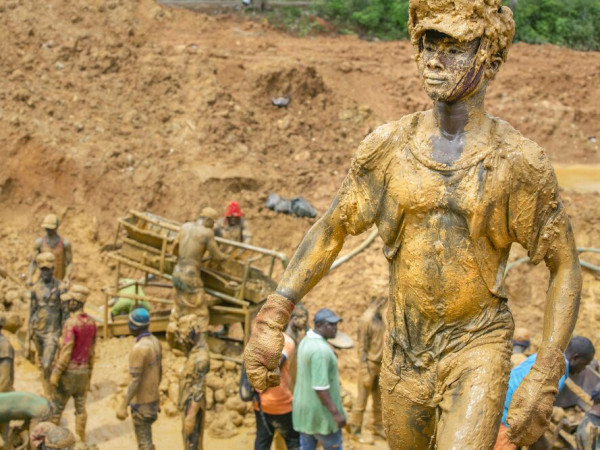 Le miniere d'oro illegali sono sempre più comuni in Ghana