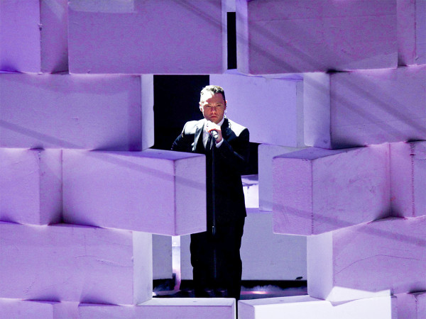 Tiziano Ferro alla prima puntata di X Factor nel 2014.