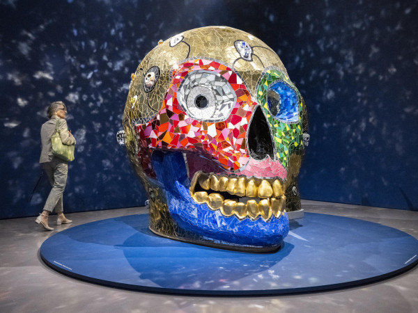 Zurigo (Svizzera). L’installazione “Skull - Meditation Room” dell’artista franco-statunitense Niki de Saint Phalle all’anteprima stampa della sua mostra, presso il Kunsthaus di Zurigo. Il museo ospiterà fino all’8 gennaio altre 100 sue opere.