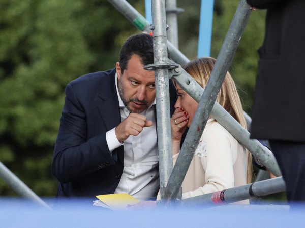 Giorgia Meloni e Matteo Salvini alla chiusura della campagna elettorale a Piazza del Popolo, Roma, il 22 settembre 2022