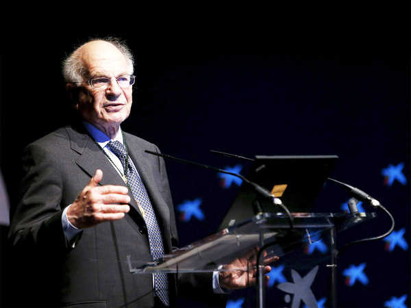 Lo psicologo israelo-americano e premio Nobel per l'economia Daniel Kahneman pronuncia un discorso durante la cerimonia per la sua ammissione alla Spanish Economy and Finance's Royal Academy nel 2012