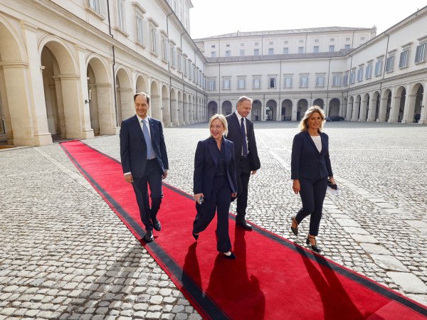 Giorgia Meloni arriva per l'incontro con Sergio Mattarella per il primo round di consultazioni politiche formali per il nuovo governo al Palazzo del Quirinale, il 21 ottobre 2022.