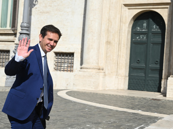 Alessandro Cattaneo di Forza Italia al suo arrivo alla Camera in piazza Montecitorio a Roma, 12 ottobre 2022