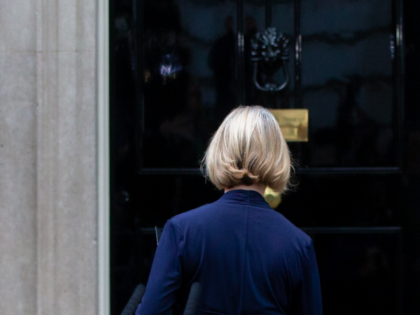 Le dimissioni di Liz Truss a Downing Street.