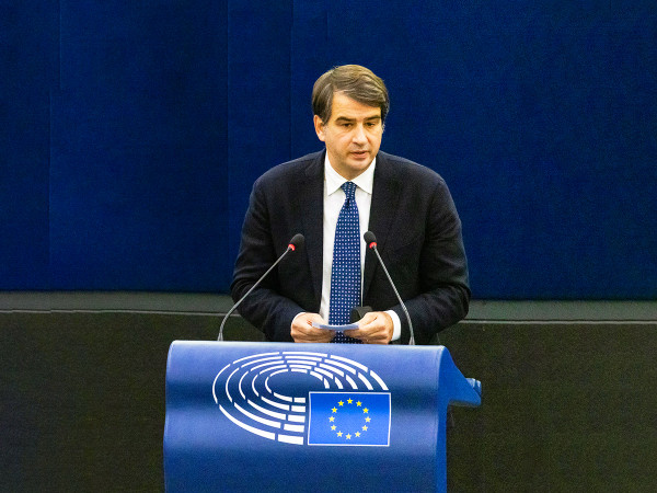 Raffaele Fitto a Strasburgo al Parlamento europeo per la commemorazione di David Sassoli, nel gennaio 2022