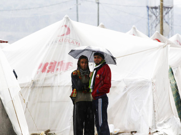 Due siriani in un campo profughi nella provincia meridionale di Hatay, in Turchia.