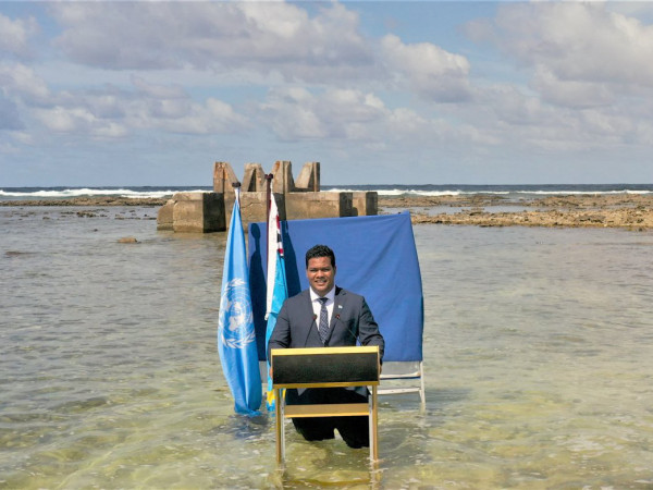 l Ministro degli Esteri di Tuvalu, Simon Kofe, durante il suo discorso al Cop26
