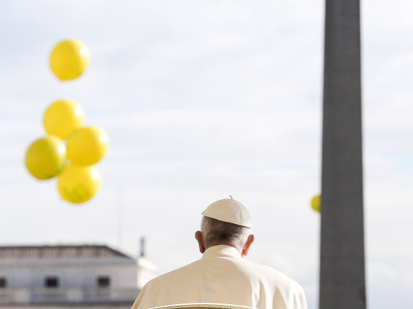 Papa Francesco in Piazza Sa Pietro nel novembre 2016, durante l'udienza giubilare in Città del Vaticano