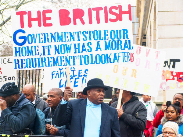 manifestano contro il Governo del Regno Unito, per il rispetto dei diritti umani