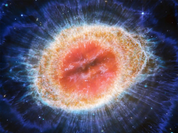 1.	Un'immagine del telescopio James Webb mostra la Nebulosa Anello con una risoluzione senza precedenti