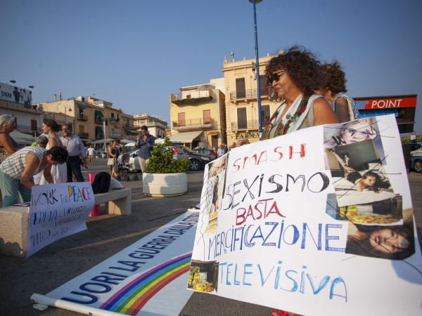 Un momento della manifestazione contro gli stupri e il patriarcato a Mondello (Palermo), 24 agosto 2023