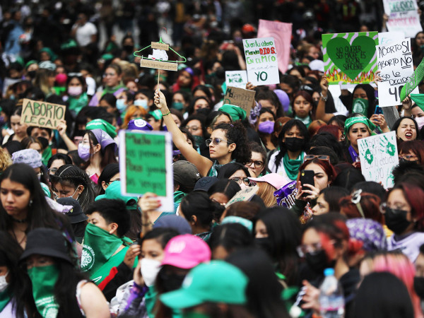 Femministe durante una manifestazione tenutasi in occasione del Global Day of Action for a Legal and Safe Abortion a Città del Messico, nel 2022