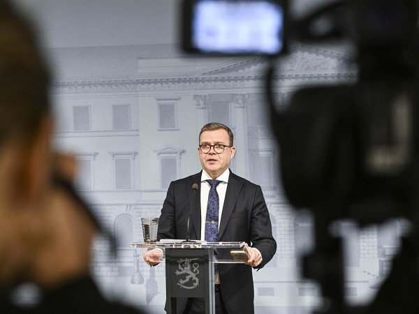 Il primo ministro finlandese Petteri Orpo durante una conferenza stampa sulle nuove misure alle frontiere a Helsinki, il 16 novembre 2023.