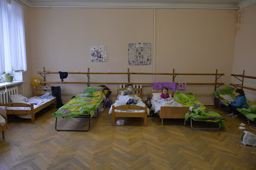 Rostov, Russia. Bimbi della citt&agrave; di Dombass (Ucraina) vengono accolti in un rifugio per profughi. Credit: Andrey Bok/Xinhua