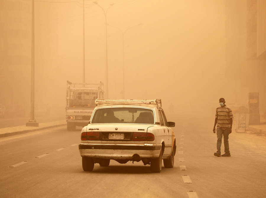 Baghdad. In Iraq una pesantissima tempesta di sabbia ha causato un decesso e oltre 1.500 casi di difficolt&agrave; respiratorie, segnalati da tutti gli ospedali della capitale irachena. 
