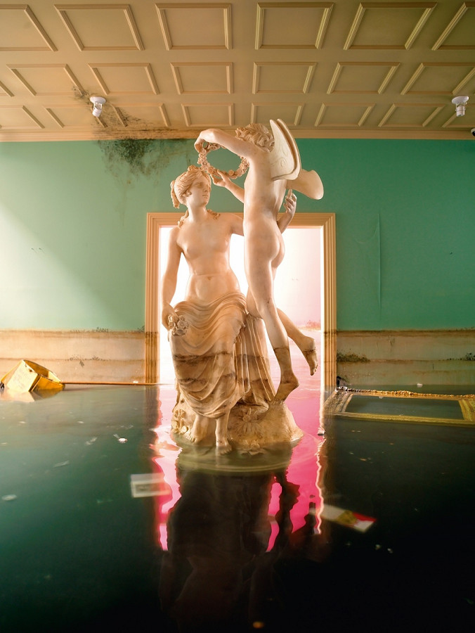 David LaChapelle, After the Deluge. Statue, Los Angeles 2007 &copy; David LaChapelle
