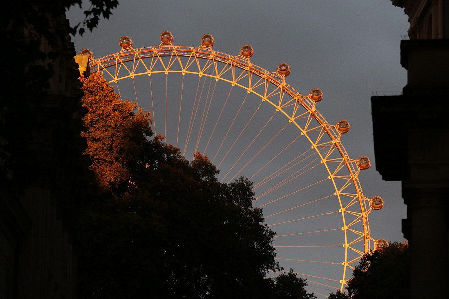 Londra. Per omaggiare la regina Elisabetta, il London Eye, la celebre ruota panoramica nota anche come Millennium Wheel e situata sulla riva sud del Tamigi, si &egrave; illuminato.