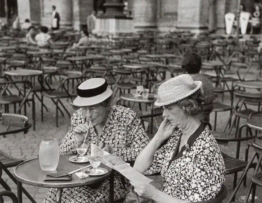 Ruth Orkin, Two american tourists, Rome, Italy, 1951, Modern print (2021)