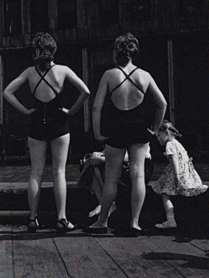 Ruth Orkin, Two women in bathing suits, New York City, 1948, Vintage Print