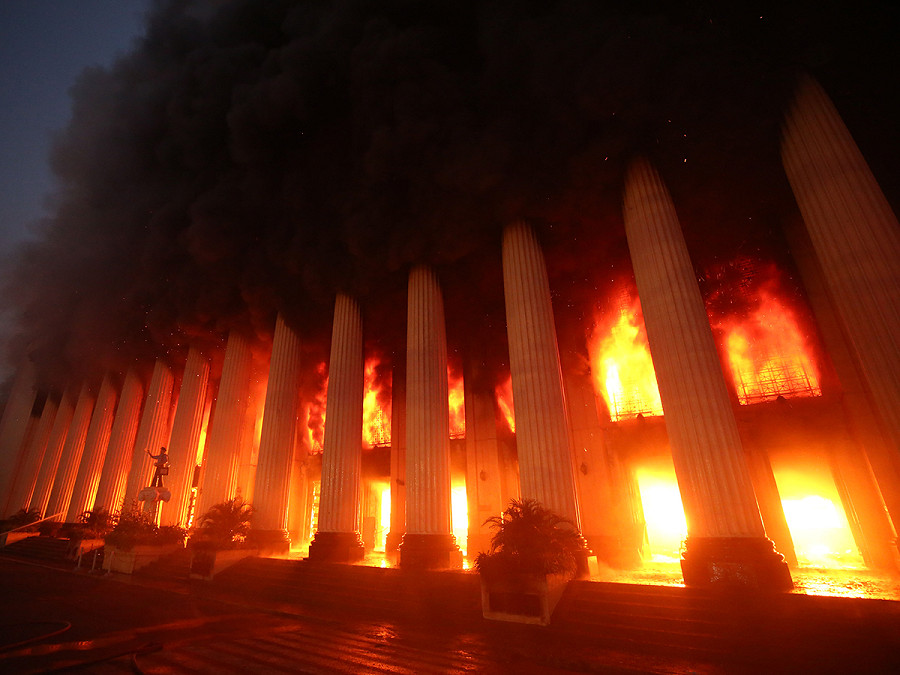 Manila (Filippine). Un incendio &egrave; divampato presso l’ufficio postale centrale della capitale delle Filippine. Le fiamme hanno raso al suolo un edificio storico della citt&agrave; e 4 persone sono rimaste ferite 