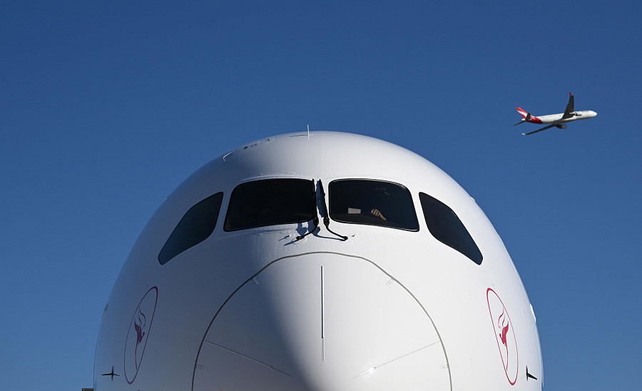 New South Wales (Australia) Il Boeing 787 Dreamliner di Qantas atterra all’aeroporto di Sydney. La compagnia aerea di punta del Paese, e la pi&ugrave; grande in Australia per dimensioni della flotta, ha dato il benvenuto ai nuovi arrivi e detto addio al modello Boeing 717. 
