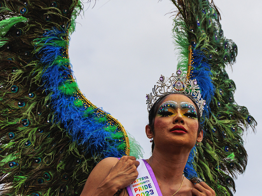  Pattaya (Thailandia). Unǝ manifestante durante il Pride che ha riunito prostitutǝ, attivistǝ e comunit&agrave; Lgbtq+ organizzato dalla fondazione Swing, che lavora sui temi dell’assistenza sanitaria e dei diritti umani per i e le sex workers.