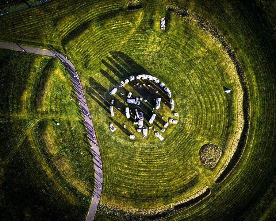 Stonehenge (Regno Unito). Una visione aerea del sito Unesco nel Wiltshire. Per snellire il traffico turistico, il Governo britannico costruir&agrave; un tunnel sotterraneo, che potrebbe costare a Stonehenge il titolo di Patrimonio dell&rsquo;Umanit&agrave;. 