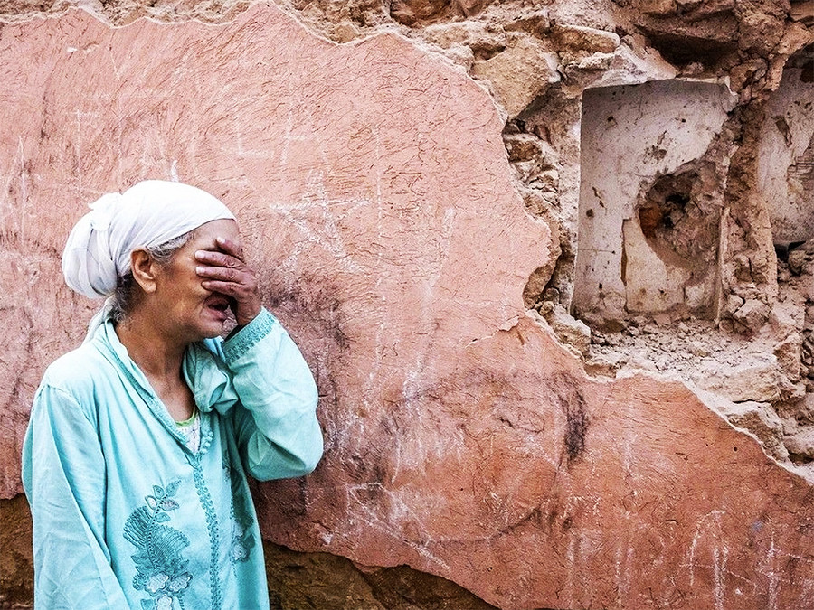 Marrakech (Marocco). Il bilancio delle vittime del terremoto di magnitudo 7.0 sale a 2122 vittime. Arrivano i primi aiuti da Spagna, Regno Unito, Emirati Arabi Uniti e Qatar, mentre in alcune zone si scava anche a mani nude. Secondo l&rsquo;Onu sarebbero 300.000 le persone colpite. 