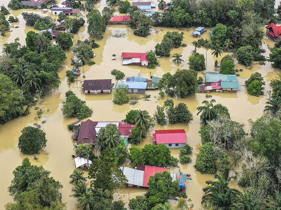 Rantau Panjang (Malesia). Pi&ugrave; di 28.000 persone in 4 stati malesi sono state evacuate dalle loro case e stanno cercando rifugio a causa del peggioramento delle condizioni delle alluvioni dovute a temporali, piogge intense e forti venti.