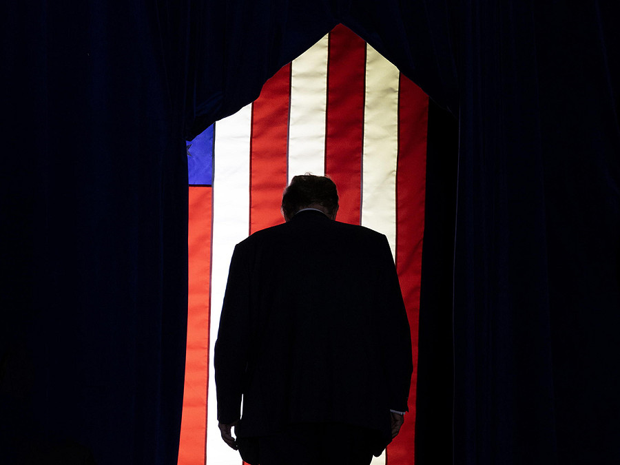 Manchester (Stati Uniti). L’ex presidente degli Stati Uniti Donald J. Trump se ne va al termine di un comizio elettorale alla SNHU Arena. Le primarie del New Hampshire si tengono il 23 gennaio 2024 e sono la seconda tappa nel processo di nomina della candidatura presidenziale repubblicana. 