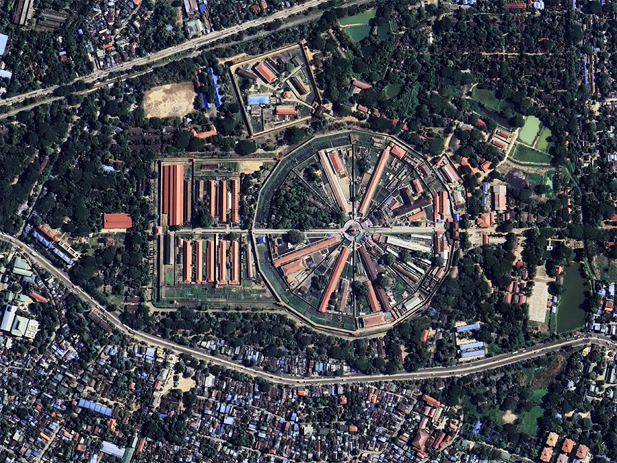 Una enorme (e segreta) espansione delle carceri in Myanmar &egrave; stata rivelata grazie alle immagini satellitari. 27 delle 59 prigioni identificate hanno mostrato segni di ampliamento su larga scala o di costruzione di nuove ali o edifici, si teme per imprigionare i manifestanti pro-democrazia.