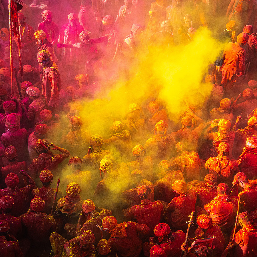 Mathura (India). L’Holi Festival &egrave; una delle feste pi&ugrave; colorate dell’India in cui i fedeli si ricoprono di tinture e polveri colorate. L’evento si svolger&agrave; presso il Nandbhavan Mandir di Mathura. 