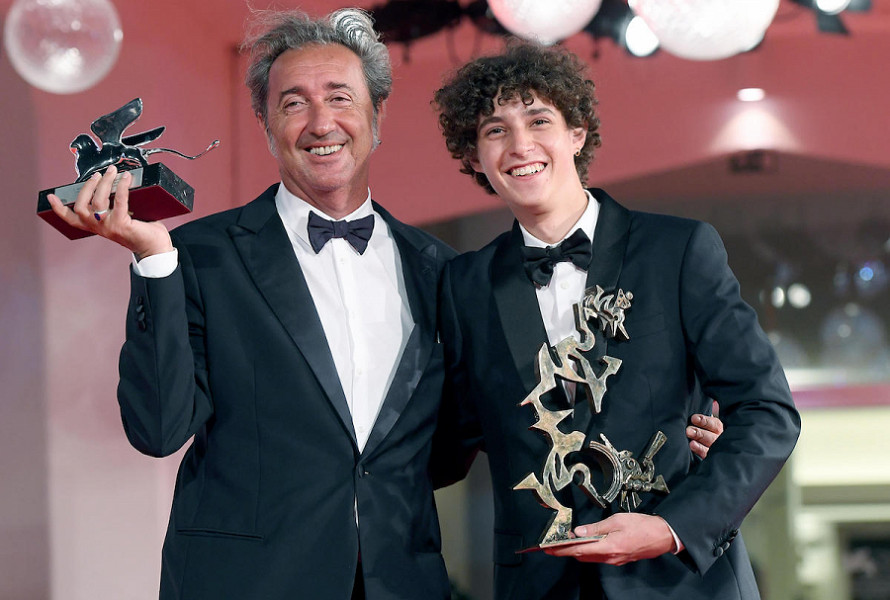 Paolo Sorrentino e Filippo Scotti, premiati al Festival di Venezia 2021 con "E' stata la mano di Dio" 