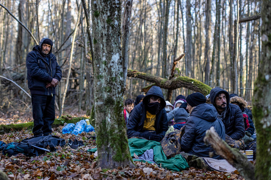 Migranti al confine tra Polonia e Bielorussia
