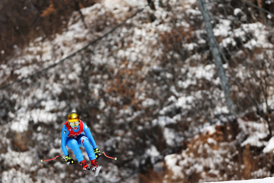Pechino. La sciatrice italiana Nadia Delago nella discesa libera femminile durante le Olimpiadi invernali di Pechino, in Cina (Xinhua/Chen) 