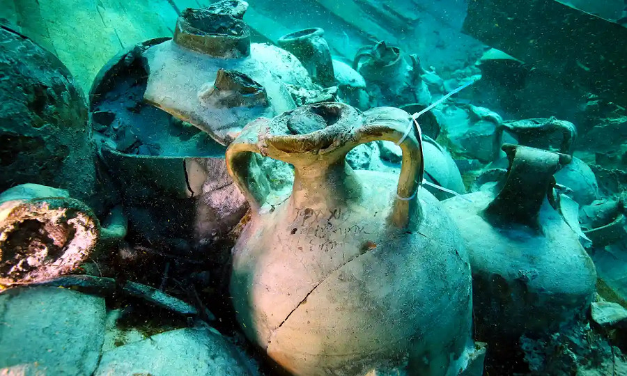 La nave mercantile romana del IV secolo che trasportava centinaia di anfore è nella baia di Maiorca 