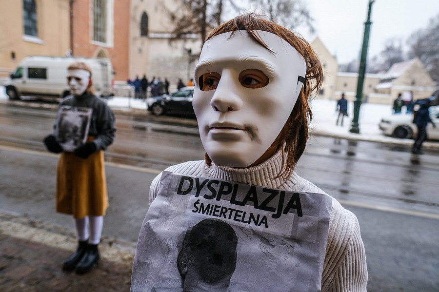 Proteste in Polonia contro la legge sull'aborto.