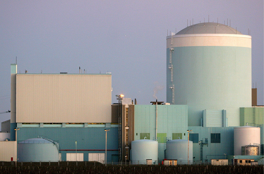La centrale nucleare di Krsko, in Slovenia, in uno scatto del 12 dicembre 2004. (ANSA / EPA/STRINGER /JI)