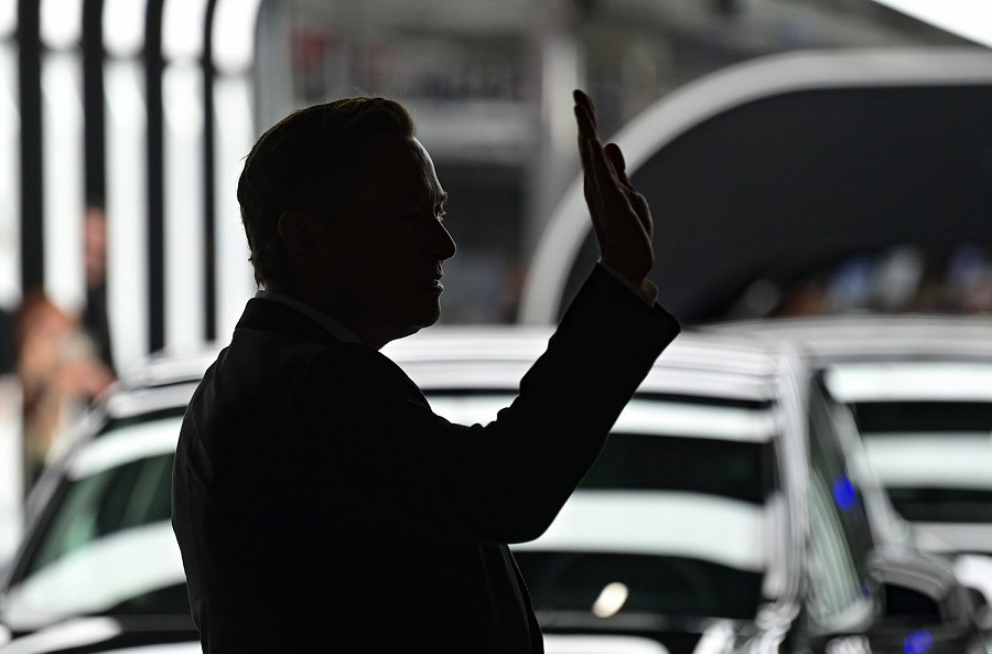 Elon Musk, CEO di Tesla, mentre partecipa all'apertura della fabbrica Tesla di Brandeburgo, il 22 marzo 2022.