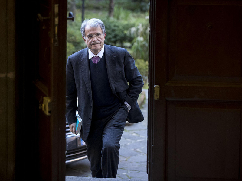 Romano Prodi è stato Presidente della Commissione Ue dal 1999 al 2044 e premier italiano per 2 volte: dal 1996 al 1998 e dal 2006 al 2008.