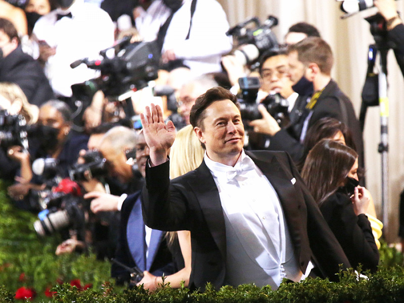 Il magnate americano Elon Musk ai Met Gala 2022 di New York.